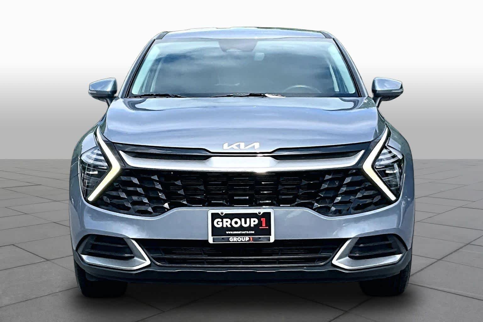 Used 2024 Everlasting Silver Kia EX image 4