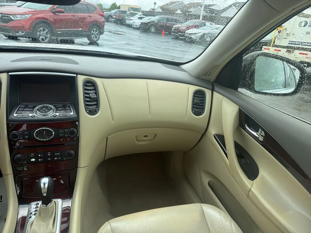Used 2014 White INFINITI Journey image 20
