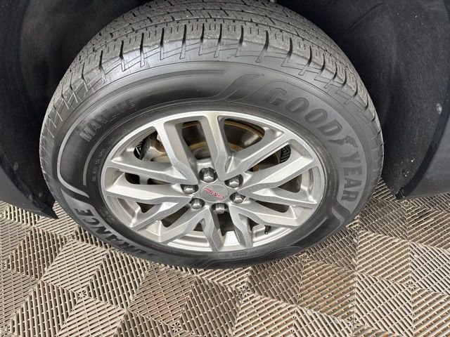 Used 2019 White GMC SLE-2 image 28