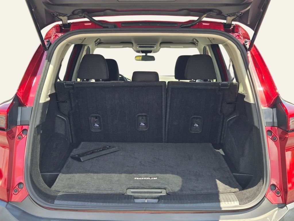 Used 2022 Red Nissan SV image 11