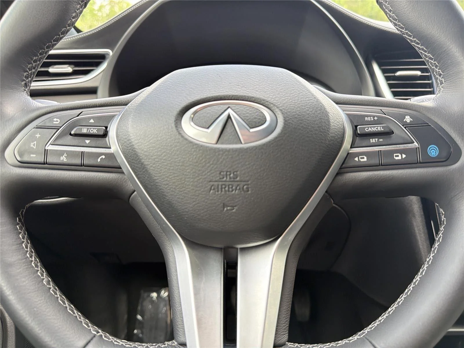 Used 2025 Black Obsidian INFINITI LUXE image 19