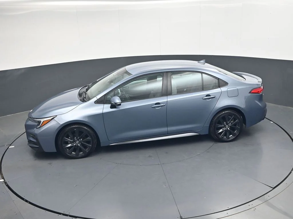 Used 2023  Toyota SE image 19