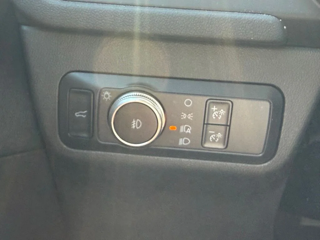 Used 2020 Silver Ford SEL image 21