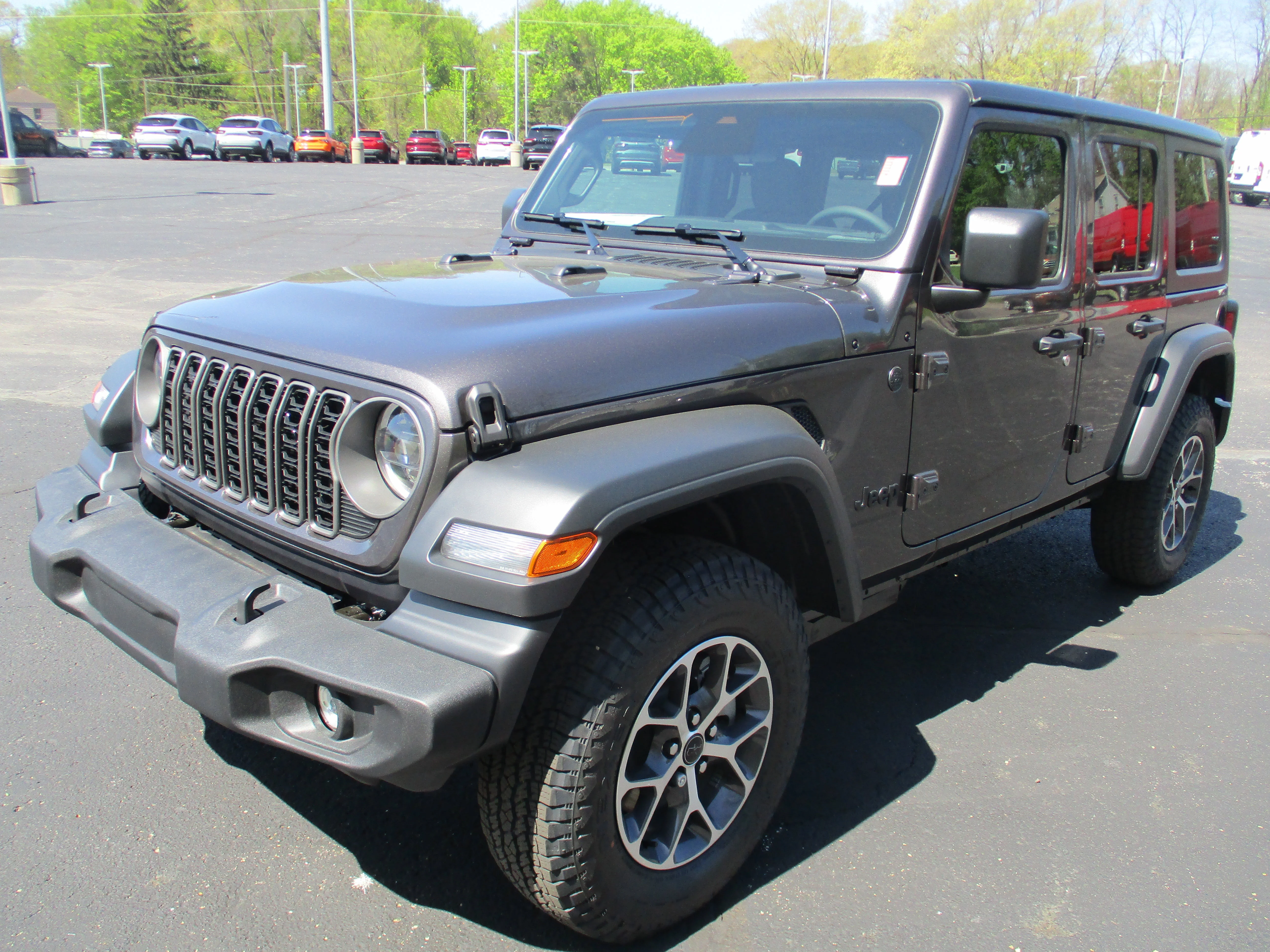New 2026 Granite Crystal Metallic Clear-Coat Exterior Paint Jeep Sport S image 3