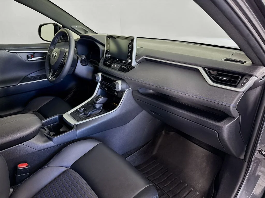 Used 2019 Magnetic Gray Metallic Toyota XSE image 30