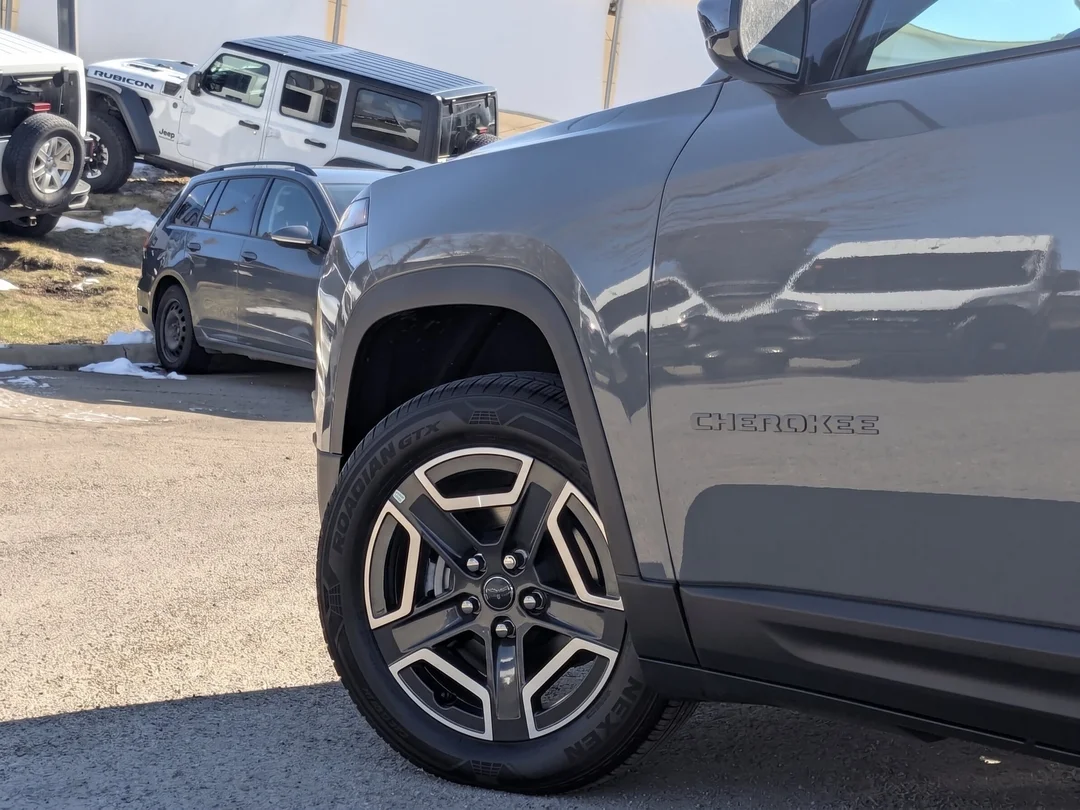 New 2026 Grey Jeep Laredo - - 4x4 - Pkg 23F - Compact Spare - 1.6L Turbo Hybrid - 12.3 Touchscreen & More! image 9