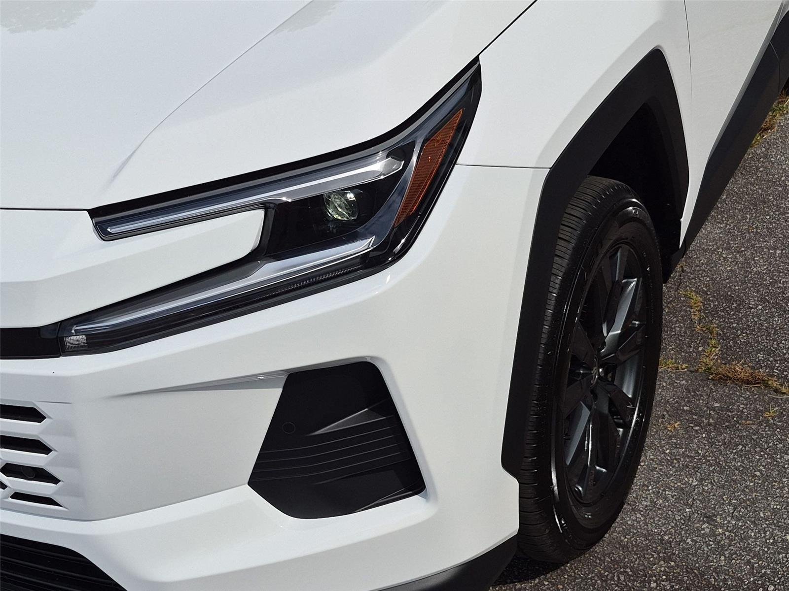 New 2026 Ice Cap Toyota XLE Premium image 9