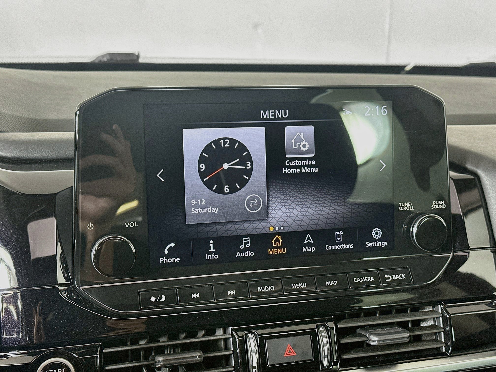 Used 2023 Pearl White Tricoat/Super Black Nissan SL image 16