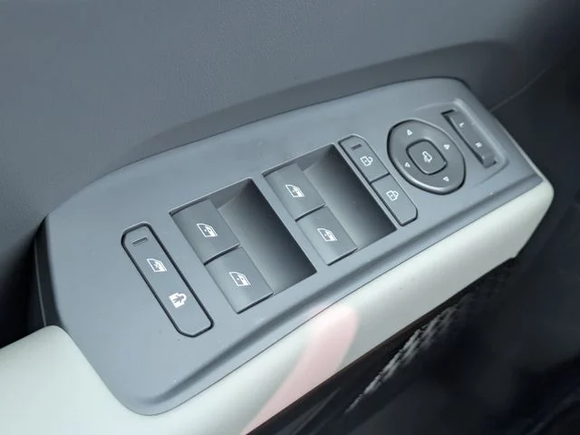 New 2026 Ocean Blue Kia Wind AWD image 24