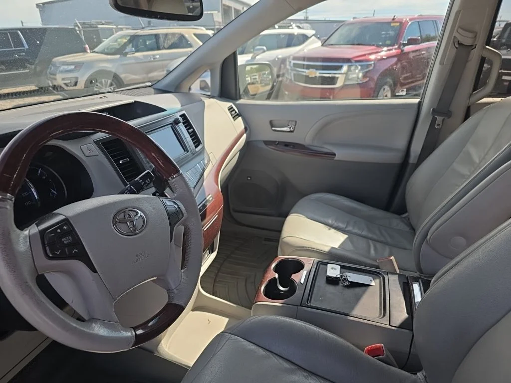 Used 2012 Blizzard Pearl Toyota Limited image 20