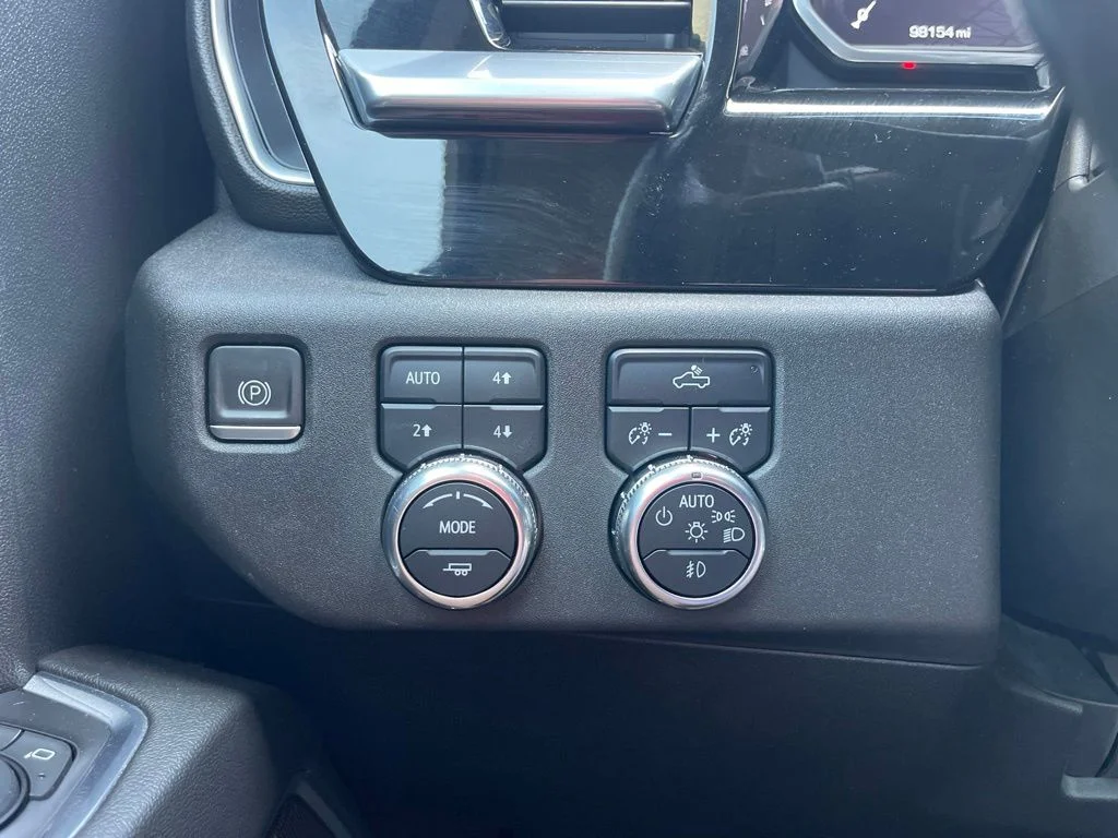 Used 2022 Onyx Black GMC Elevation image 10