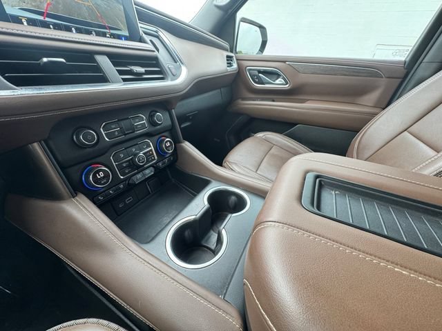 Used 2022 Iridescent Pearl Tricoat Chevrolet High Country image 10