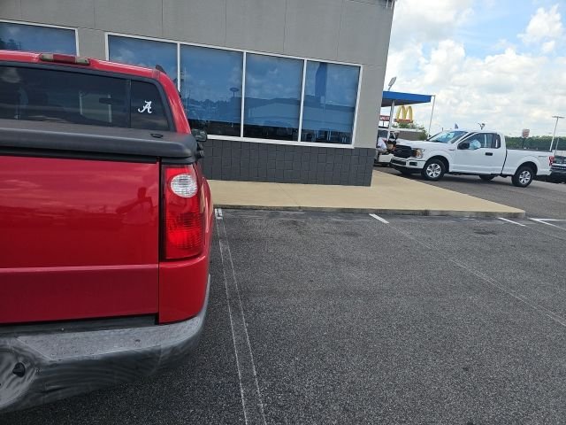 Used 2005 Red Ford  image 7