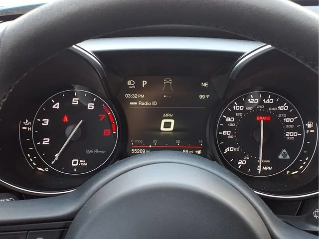 Used 2018  Alfa Romeo  image 12