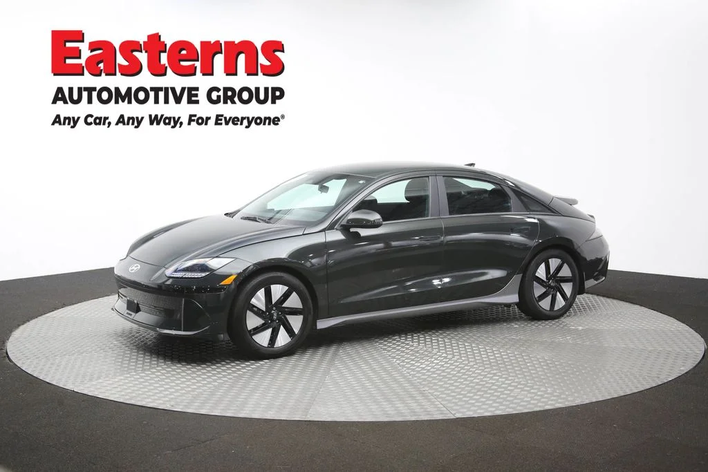 Used 2024 Green Hyundai SE image 57