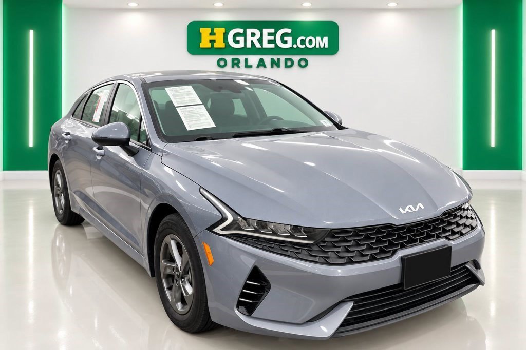 Used 2023 Everlasting Silver Kia LXS image 3