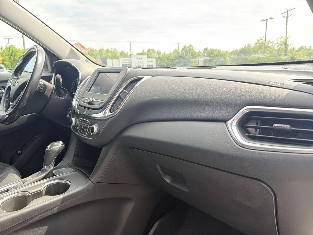 Used 2020 White Chevrolet LT image 28