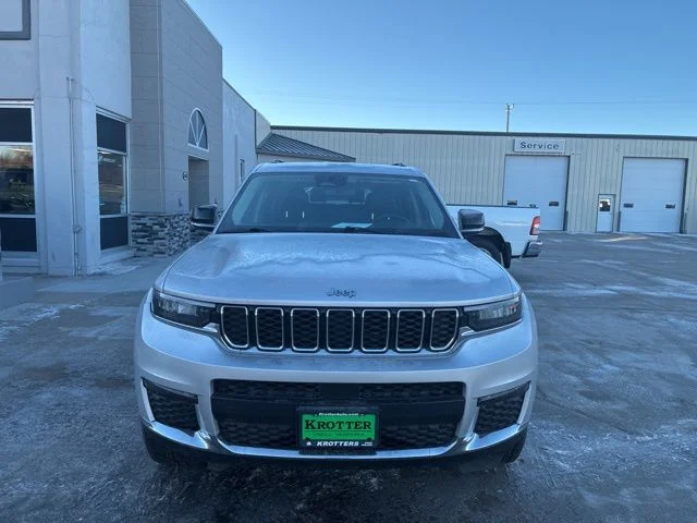 Used 2021 Silver Jeep Limited image 3