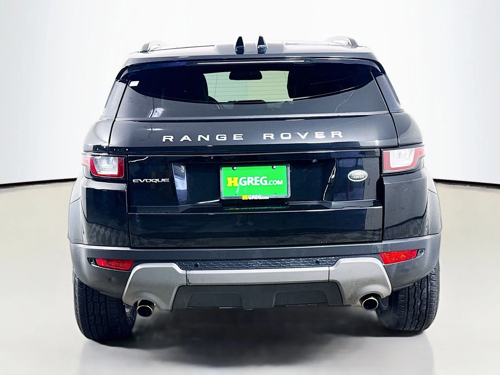 Used 2017  Land Rover SE image 6