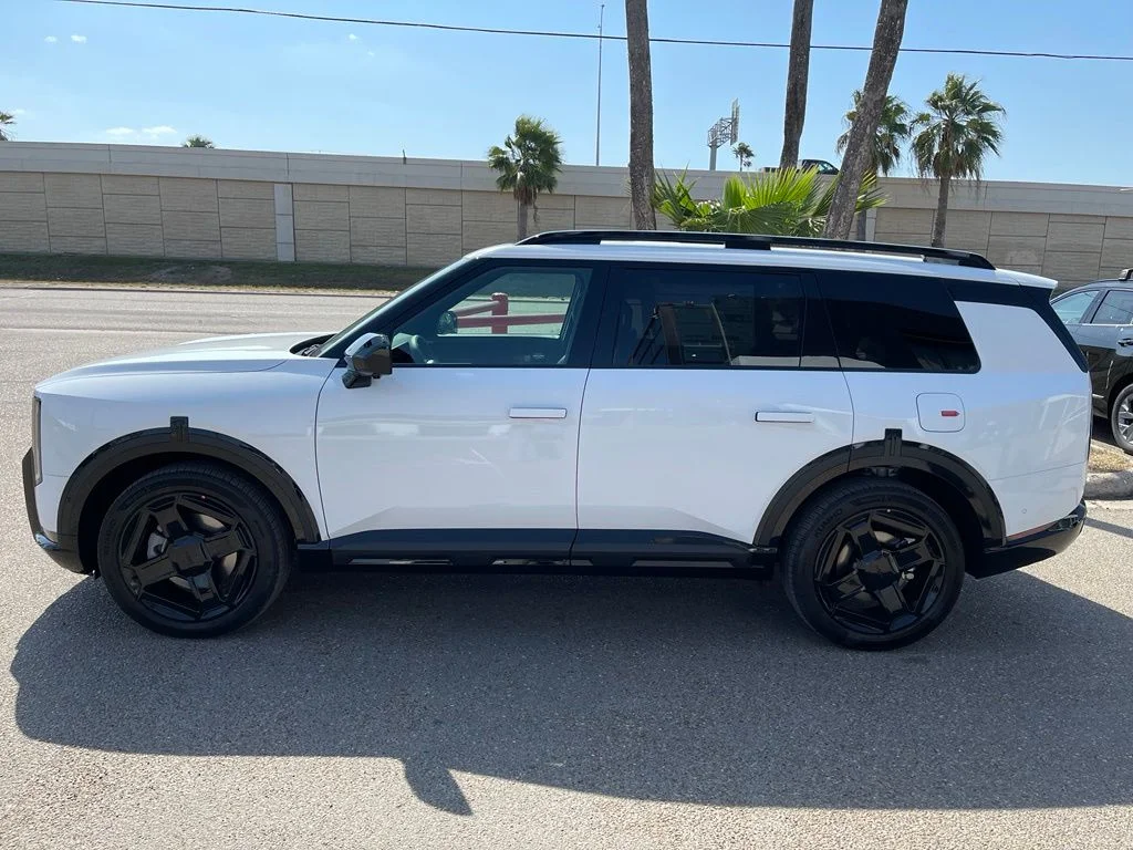 New 2027 White Kia  image 4