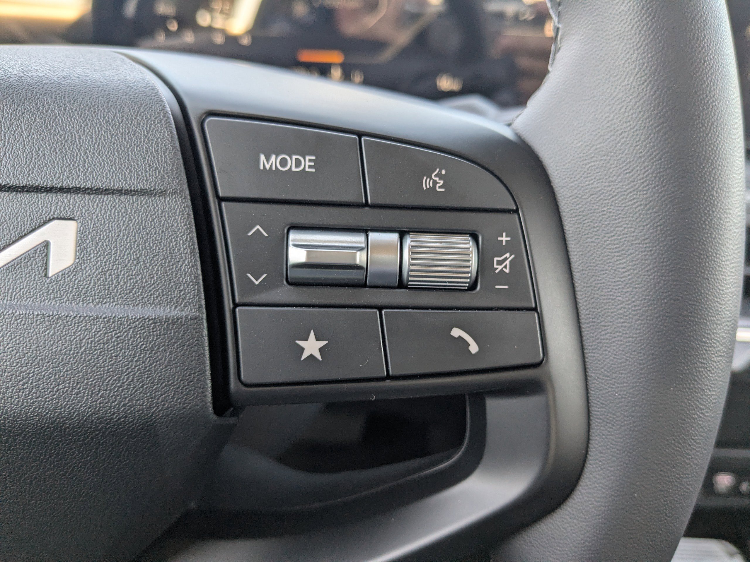 New 2025 Snow White Pearl Kia EX image 31