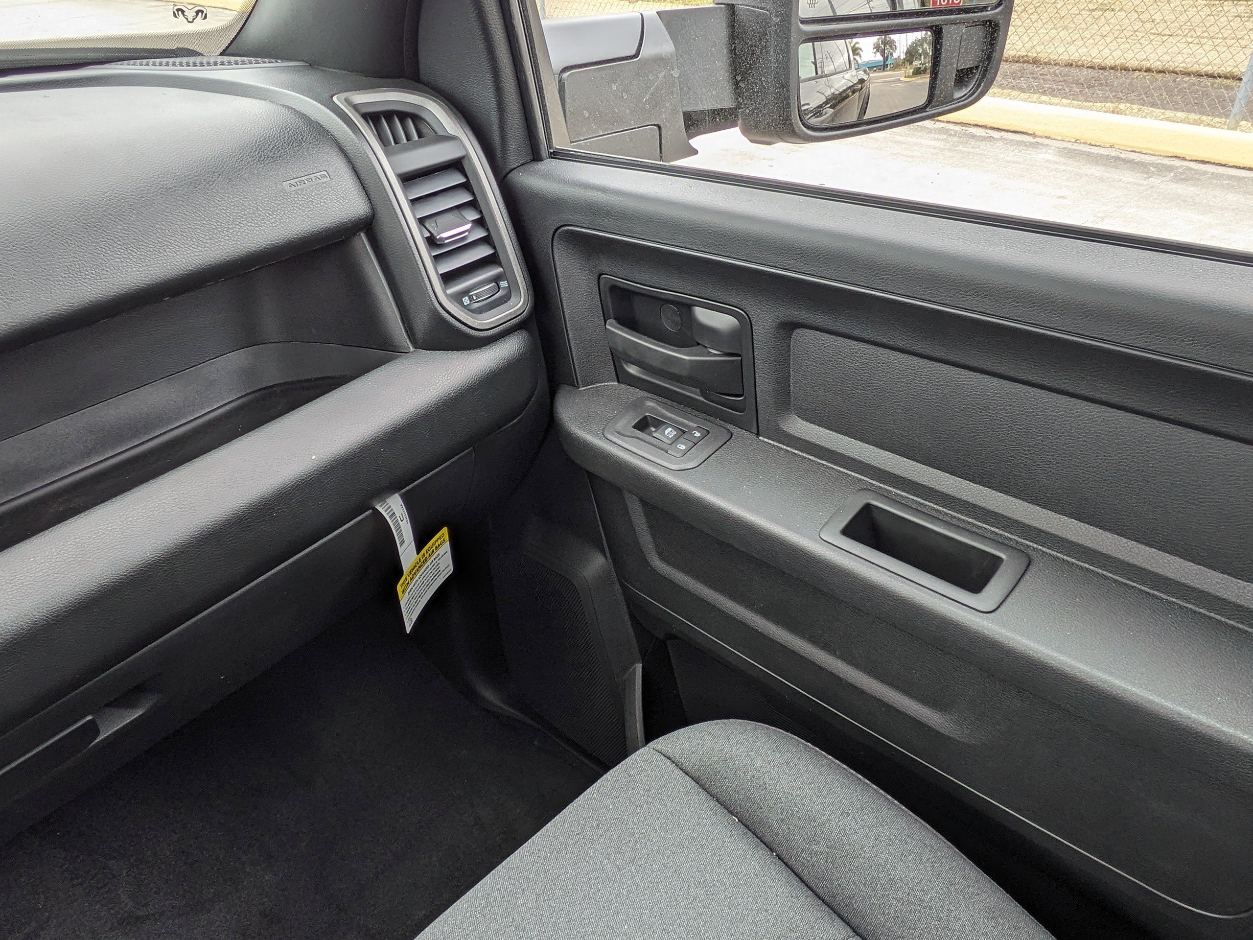 New 2026 Diamond Black Crystal Pearl-Coat Exterior Paint RAM Tradesman image 17