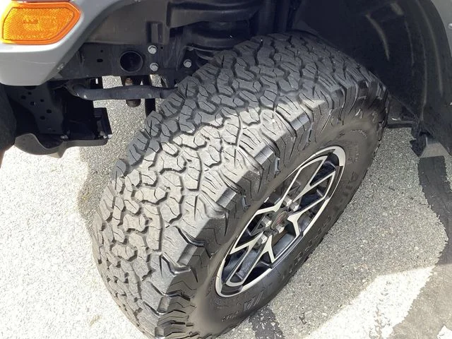 Certified Used 2025 Granite Crystal Met Jeep Rubicon image 16