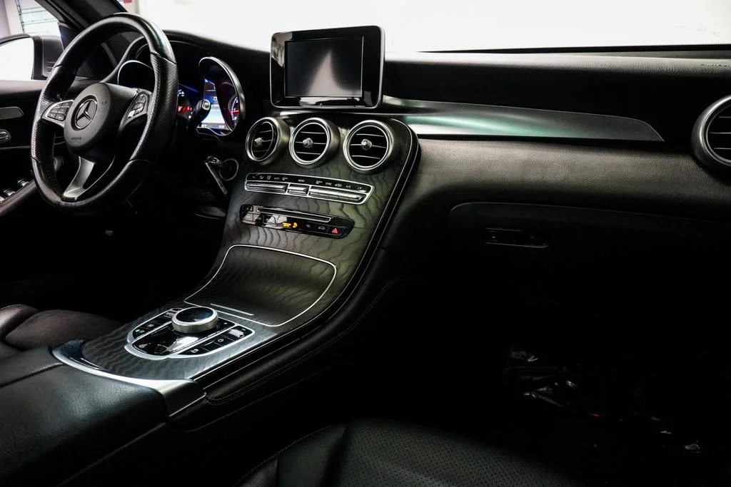 Used 2018 Gray Mercedes-Benz GLC 300 image 10