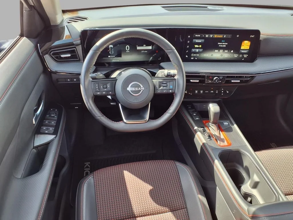 Used 2025 White Nissan SR image 4