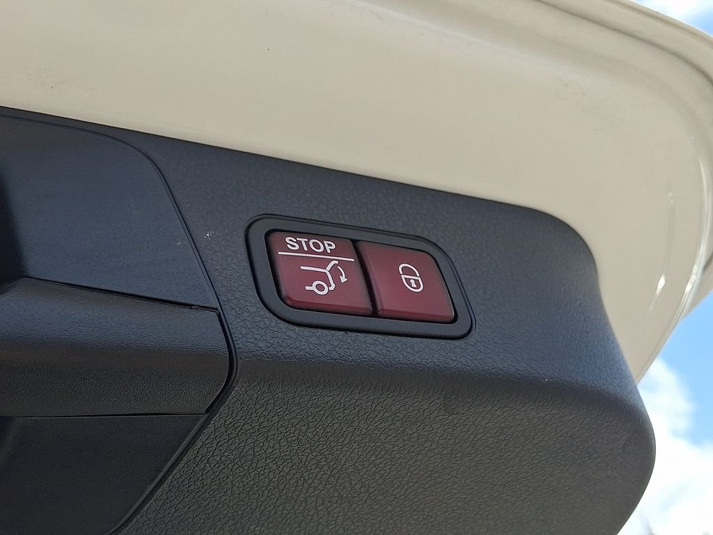 Certified Used 2022  Mercedes-Benz GLB 250 image 28