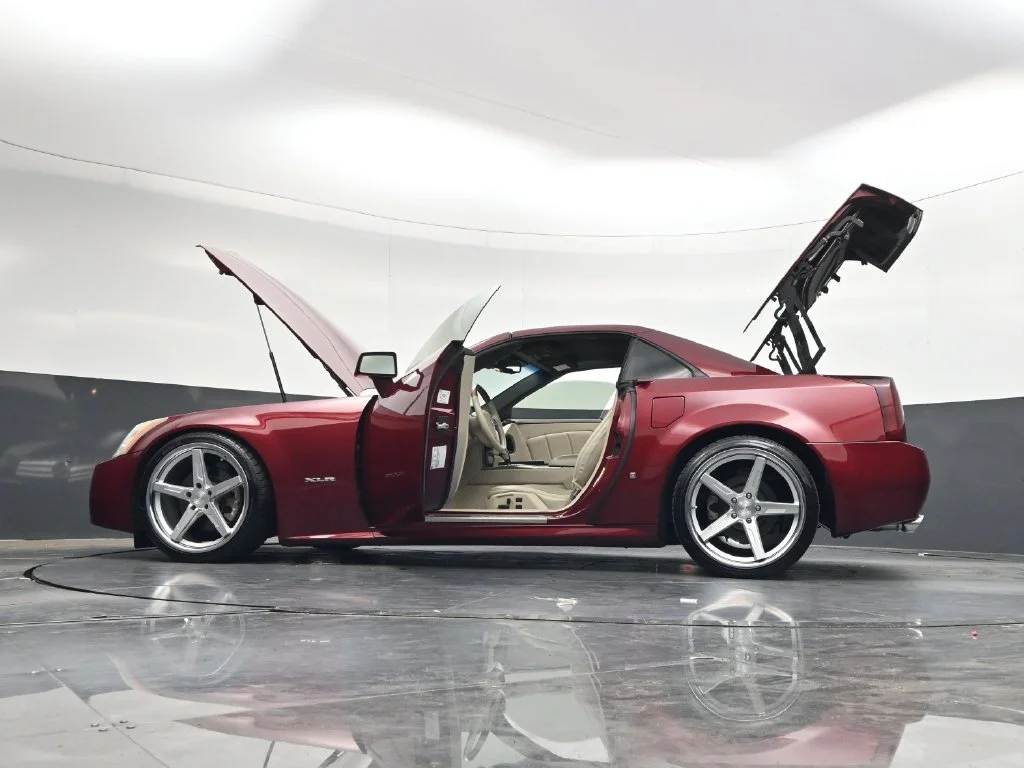 Used 2006 Red Cadillac Base image 39
