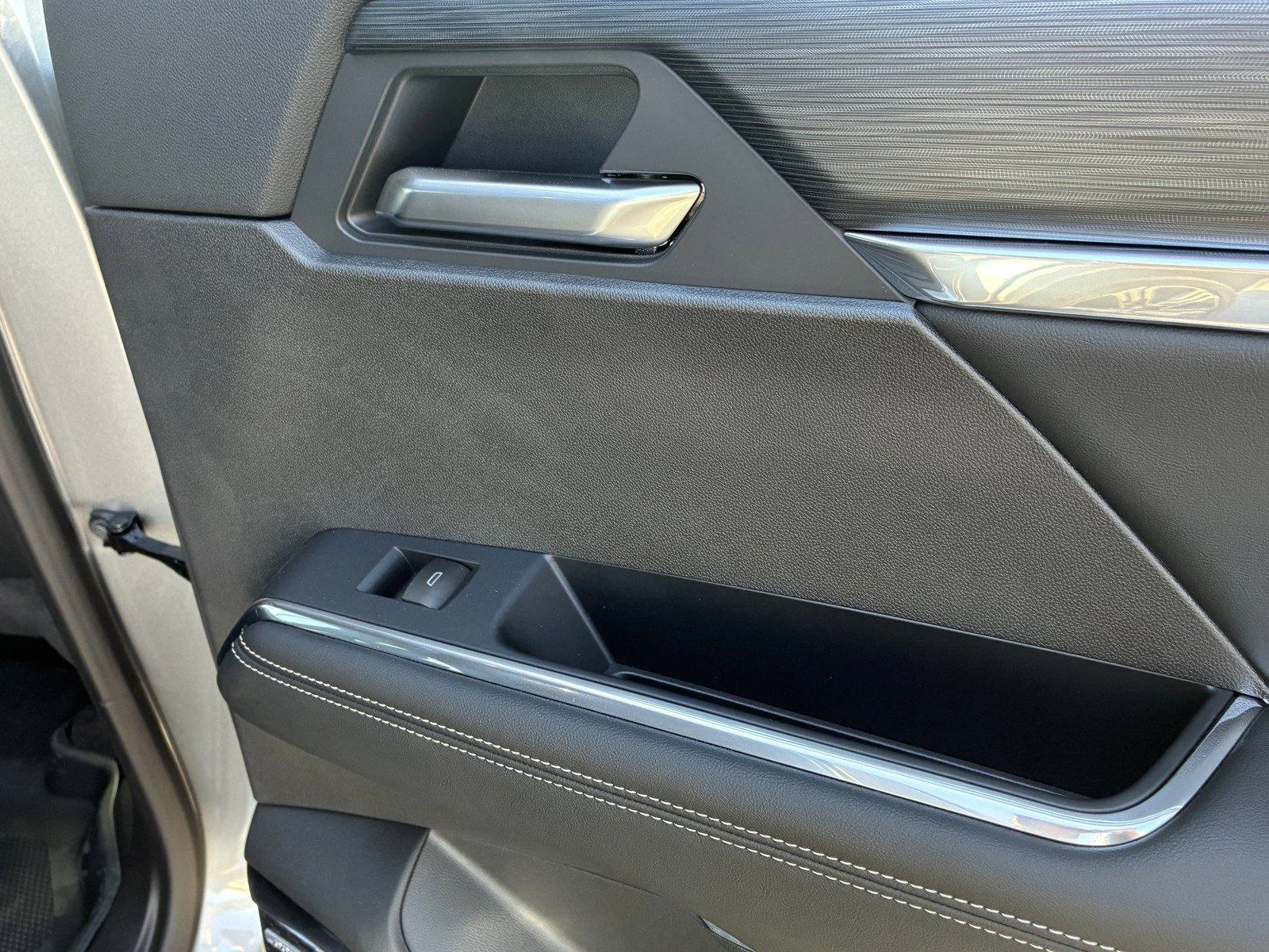 New 2026 Sterling Metallic GMC Elevation image 12