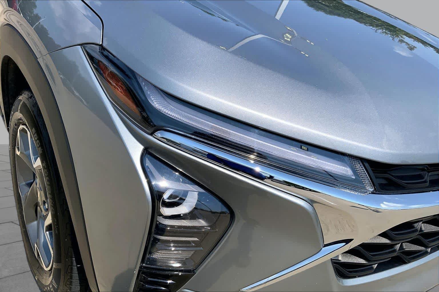 Used 2025 Sterling Gray Metallic Chevrolet LT image 26