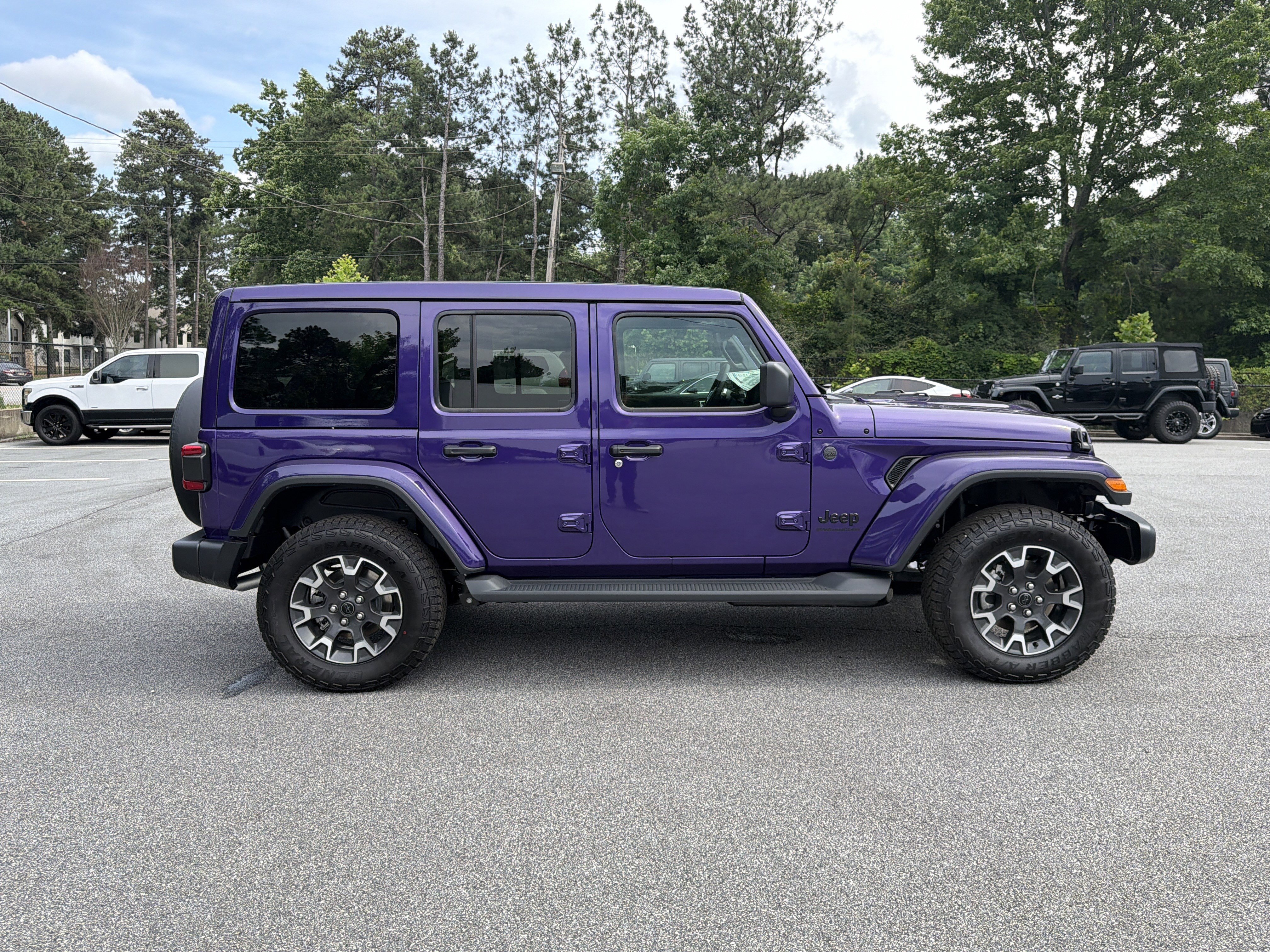 New 2026 Reign Exterior Paint Jeep Sahara image 9