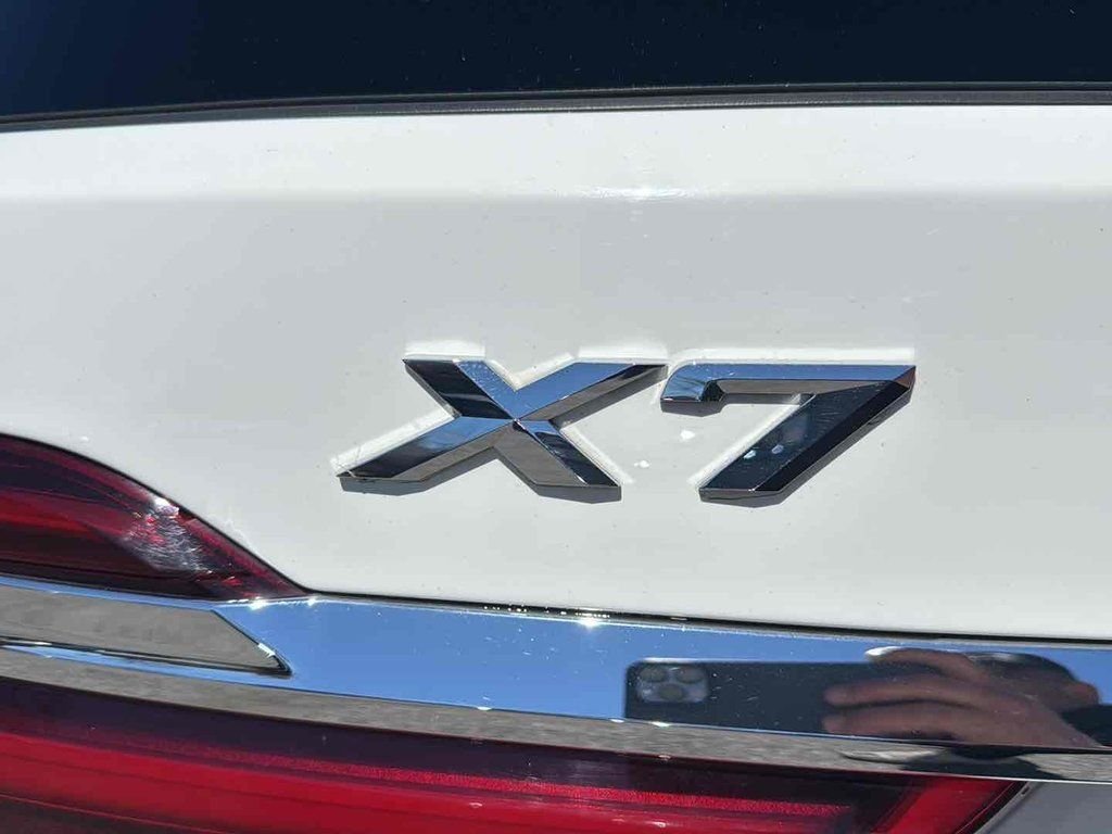 Used 2022 White BMW xDrive40i image 24