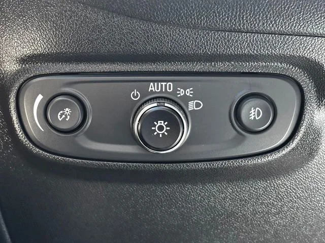Used 2022 Black Chevrolet Premier image 17
