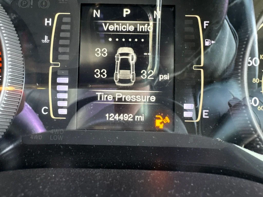 Used 2016 Granite Crystal Clearcoat Metallic Jeep Latitude image 13