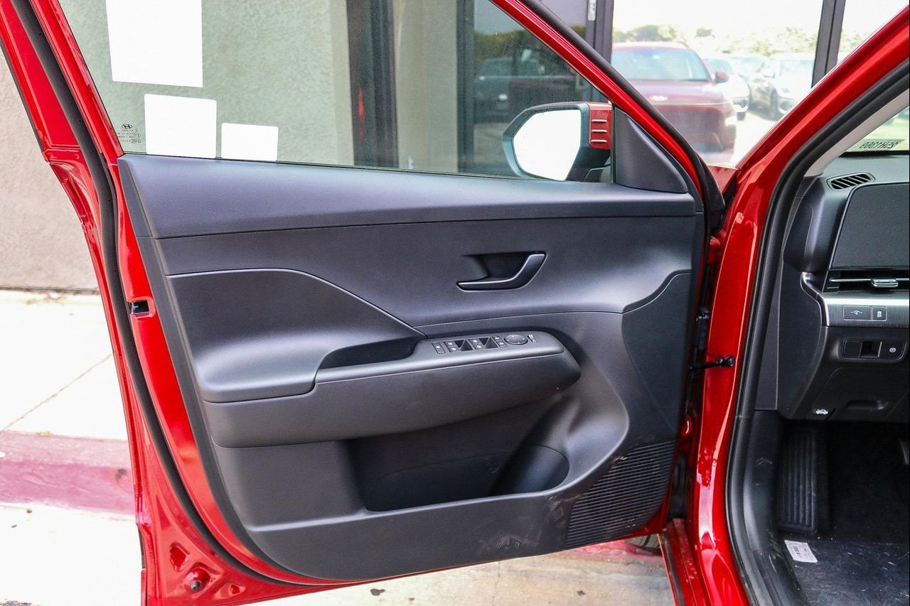 2025 Hyundai Kona EV SEL - Photo 22