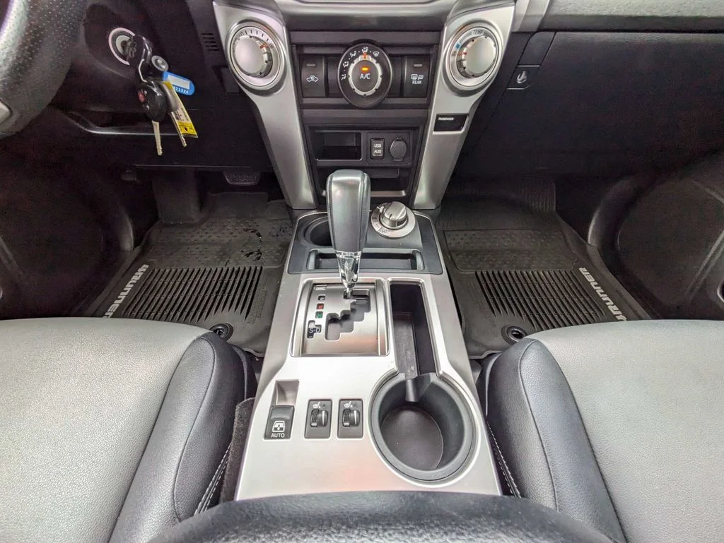 Used 2018 Magnetic Gray Metallic Toyota SR5 Premium image 19