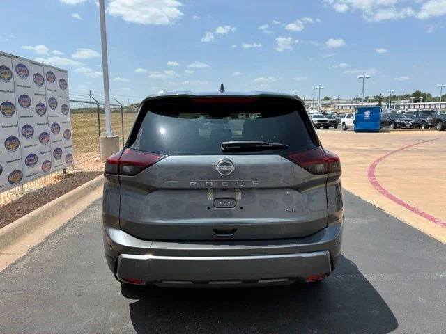 Certified Used 2026 Gun Metallic Nissan SL image 5