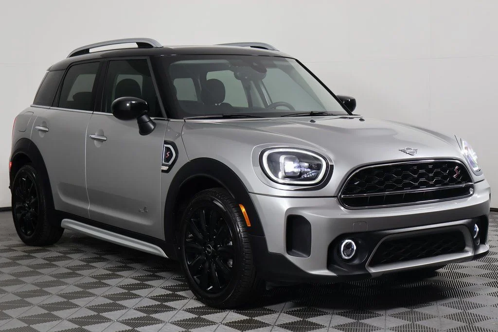 Certified Used 2024 Silver MINI Signature image 3