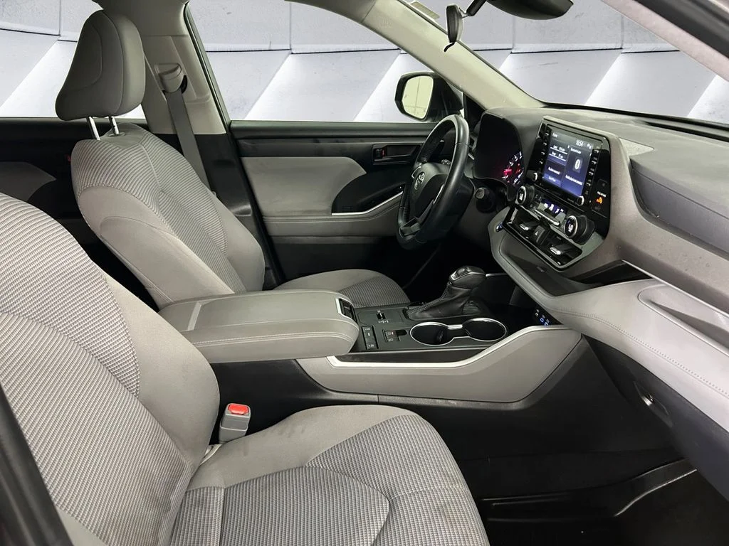 Used 2022 Gray Toyota LE image 13