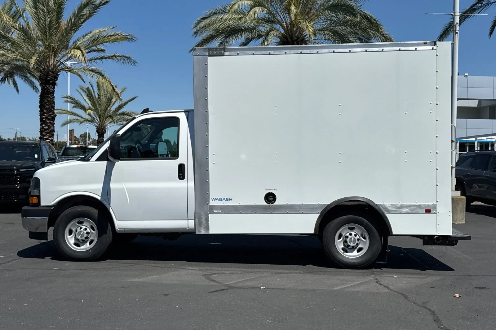 2026 Chevrolet Express Cutaway 3500 1WT view 6