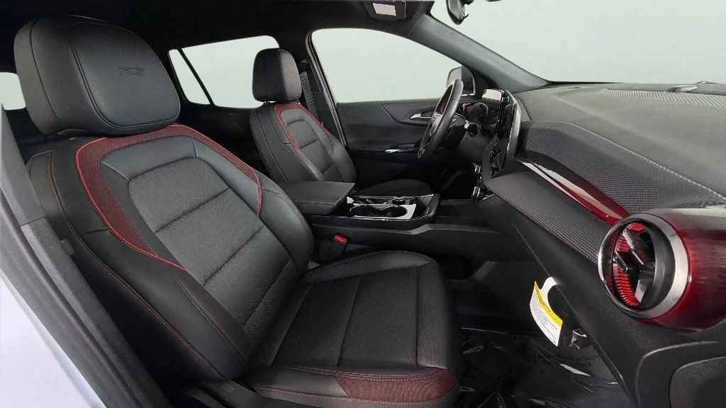 Used 2026 Polar White Tricoat Chevrolet RS image 34