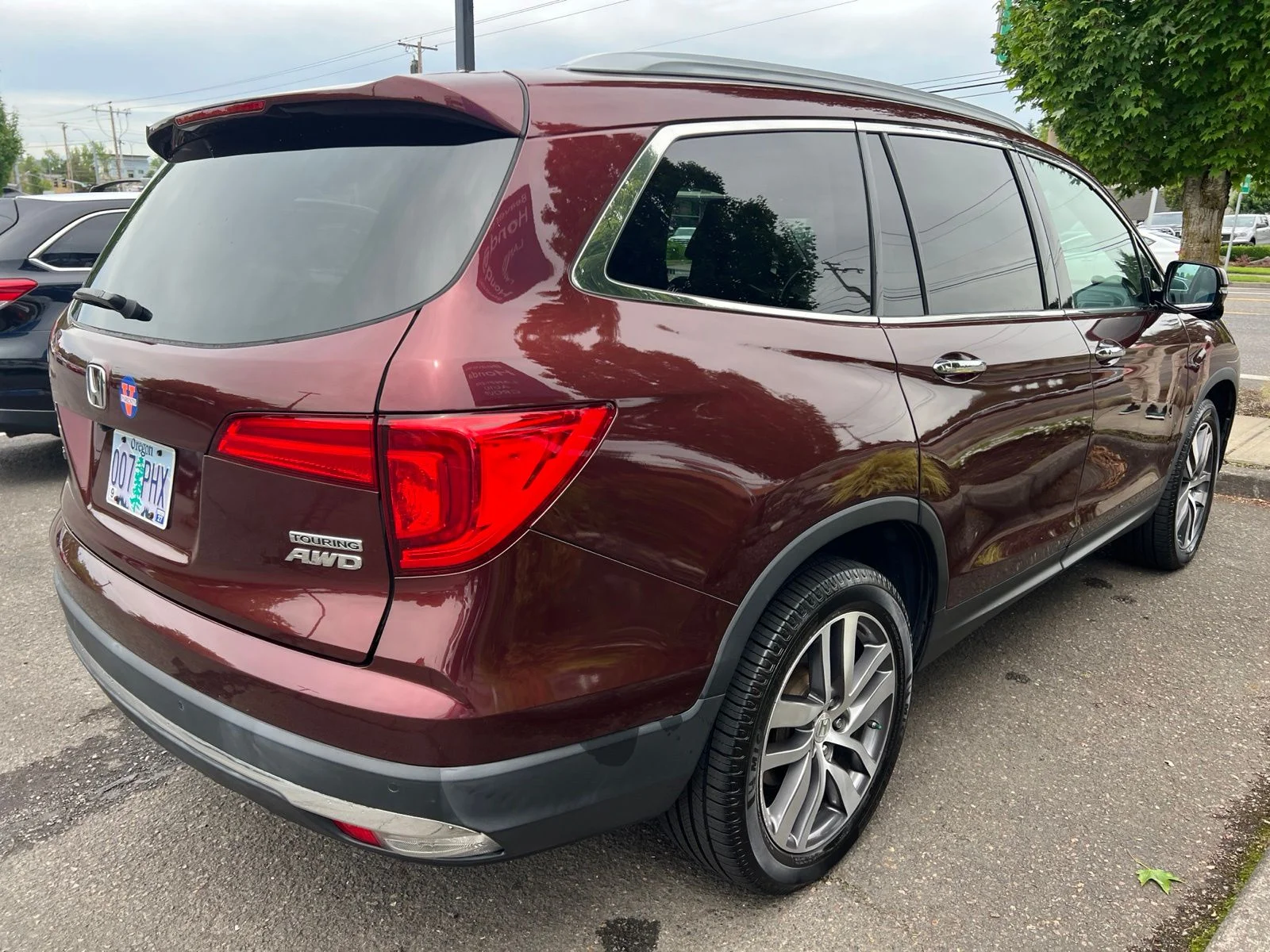 Used 2018 Deep Scarlet Pearl Honda Touring image 4