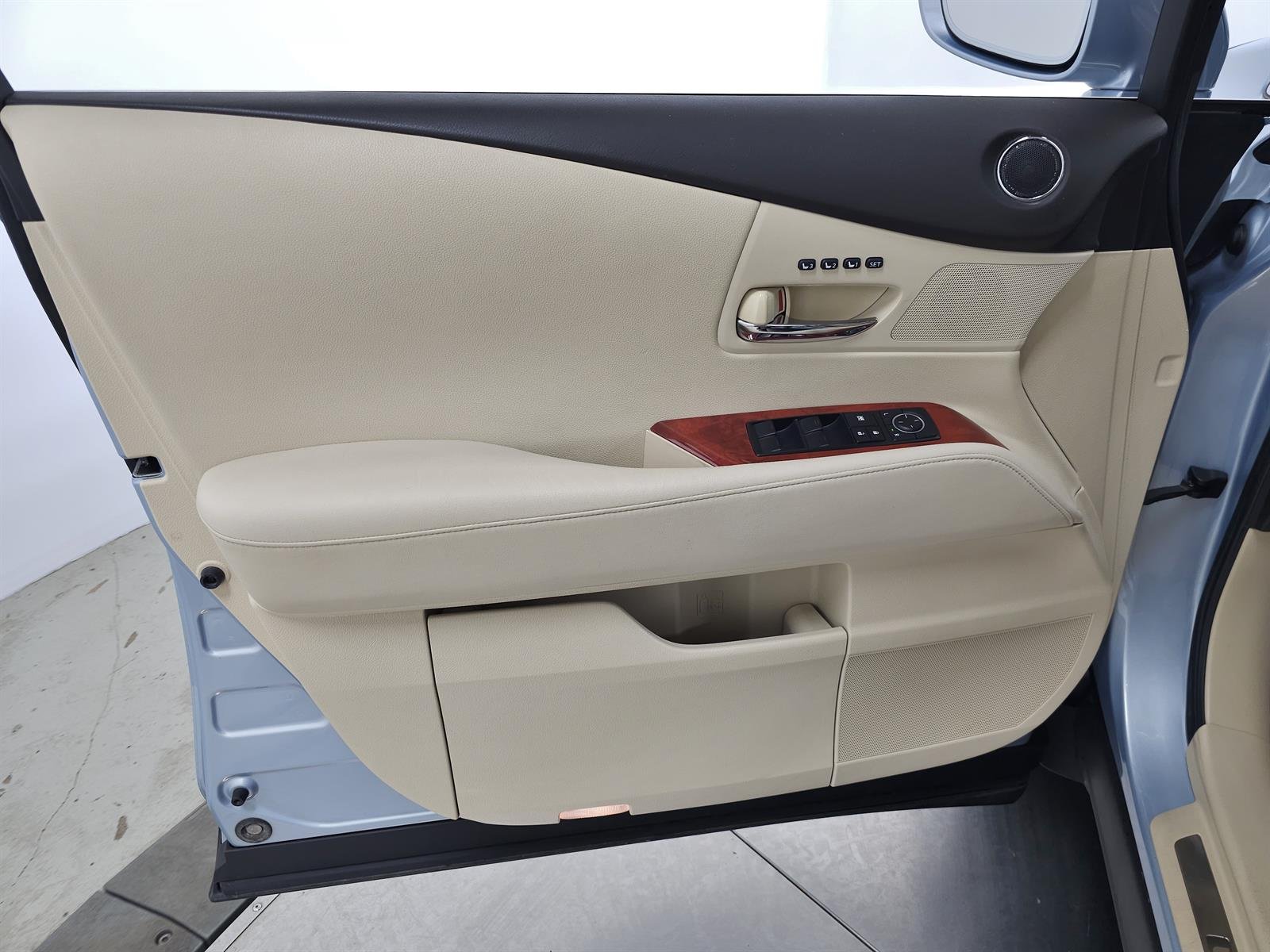 Used 2010 Blue Lexus  image 14