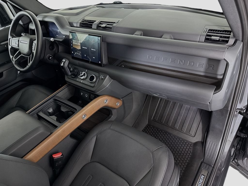 Used 2024 Carpathian Grey Premium Metallic Land Rover X image 17