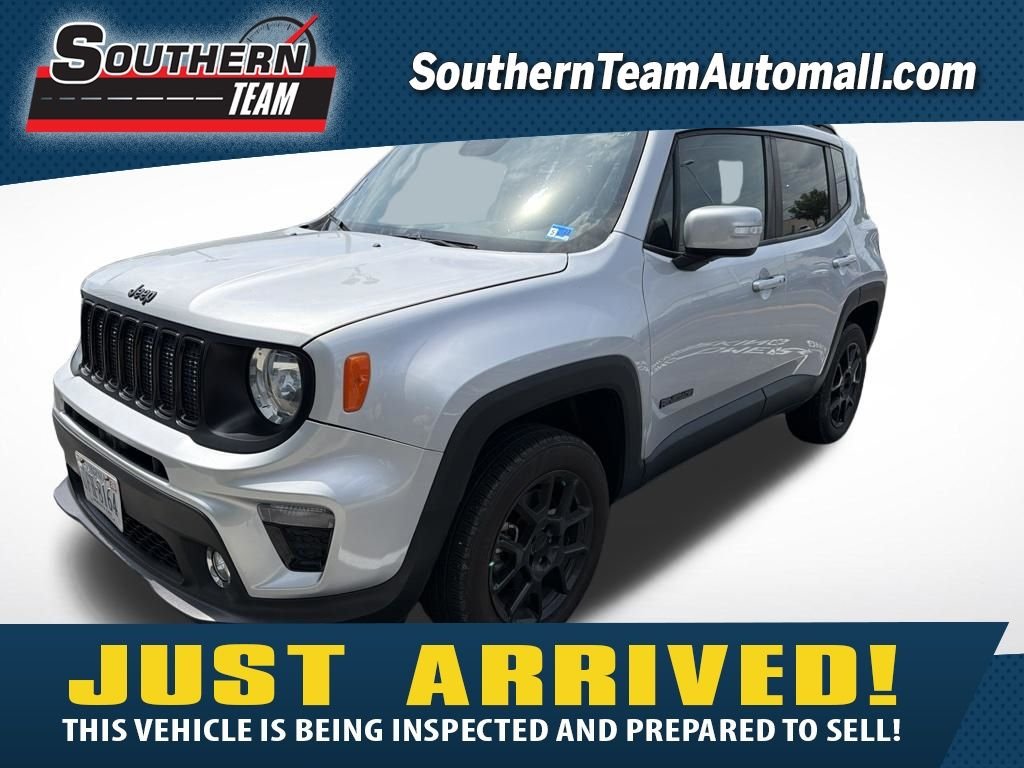 Used 2019 Silver Jeep Latitude image 1