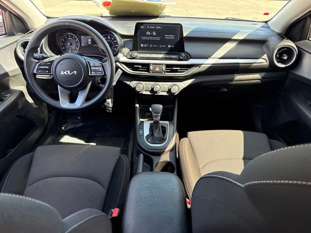 Used 2022 White Kia LXS image 16