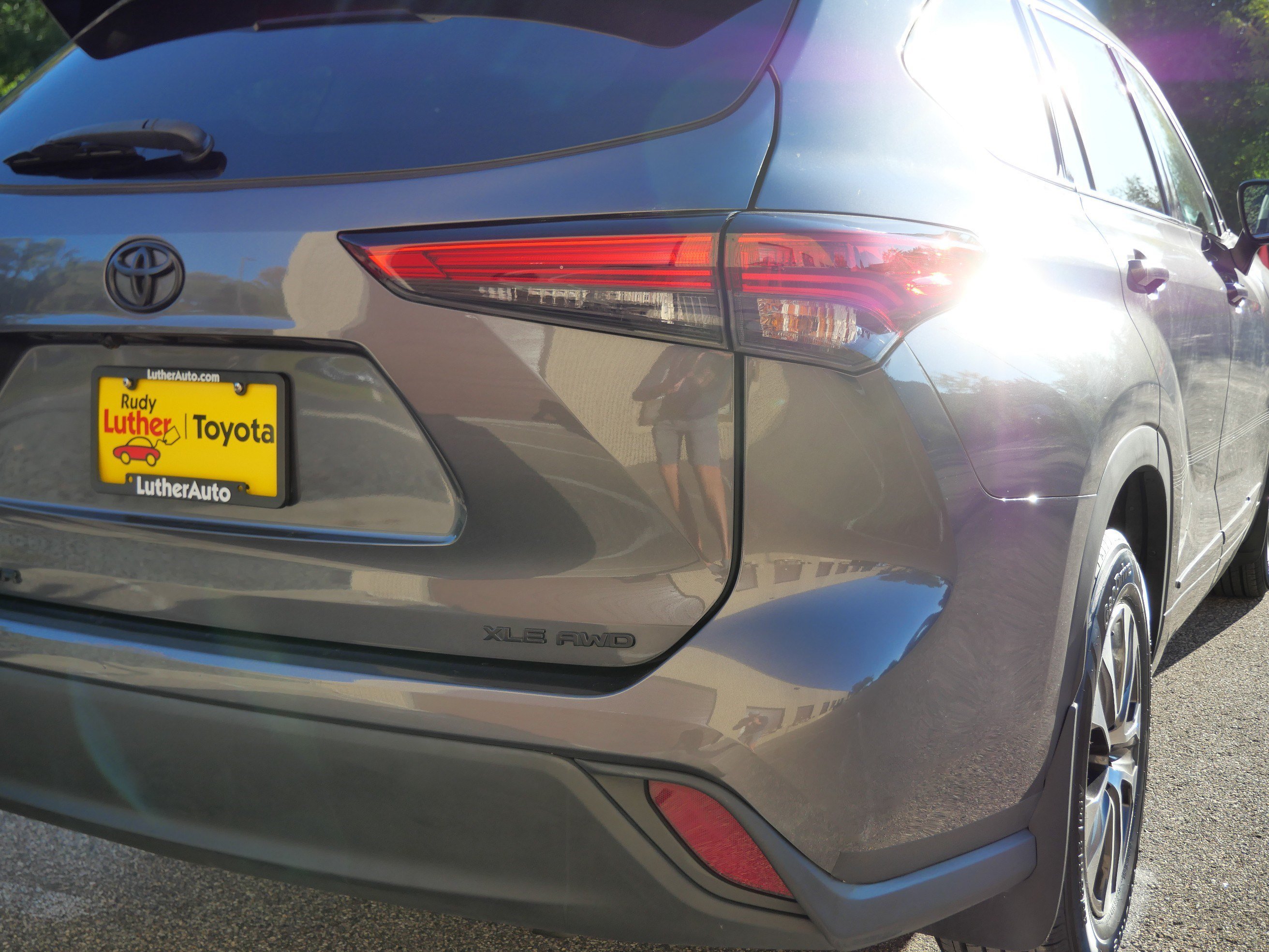 Certified Used 2022 Magnetic Gray Metallic Toyota XLE image 17